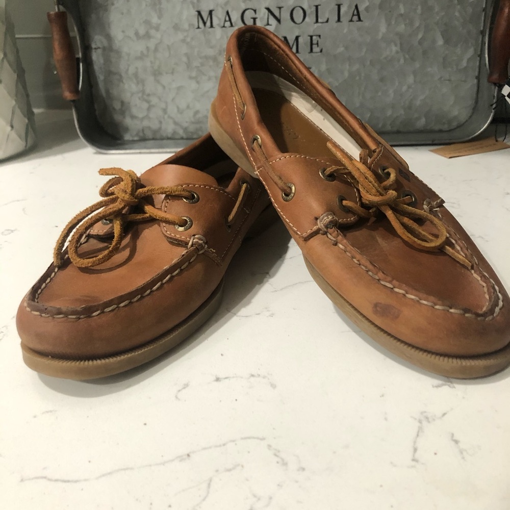 Gold cup sperrys